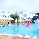 فندق Sun Beach غومْبيت
